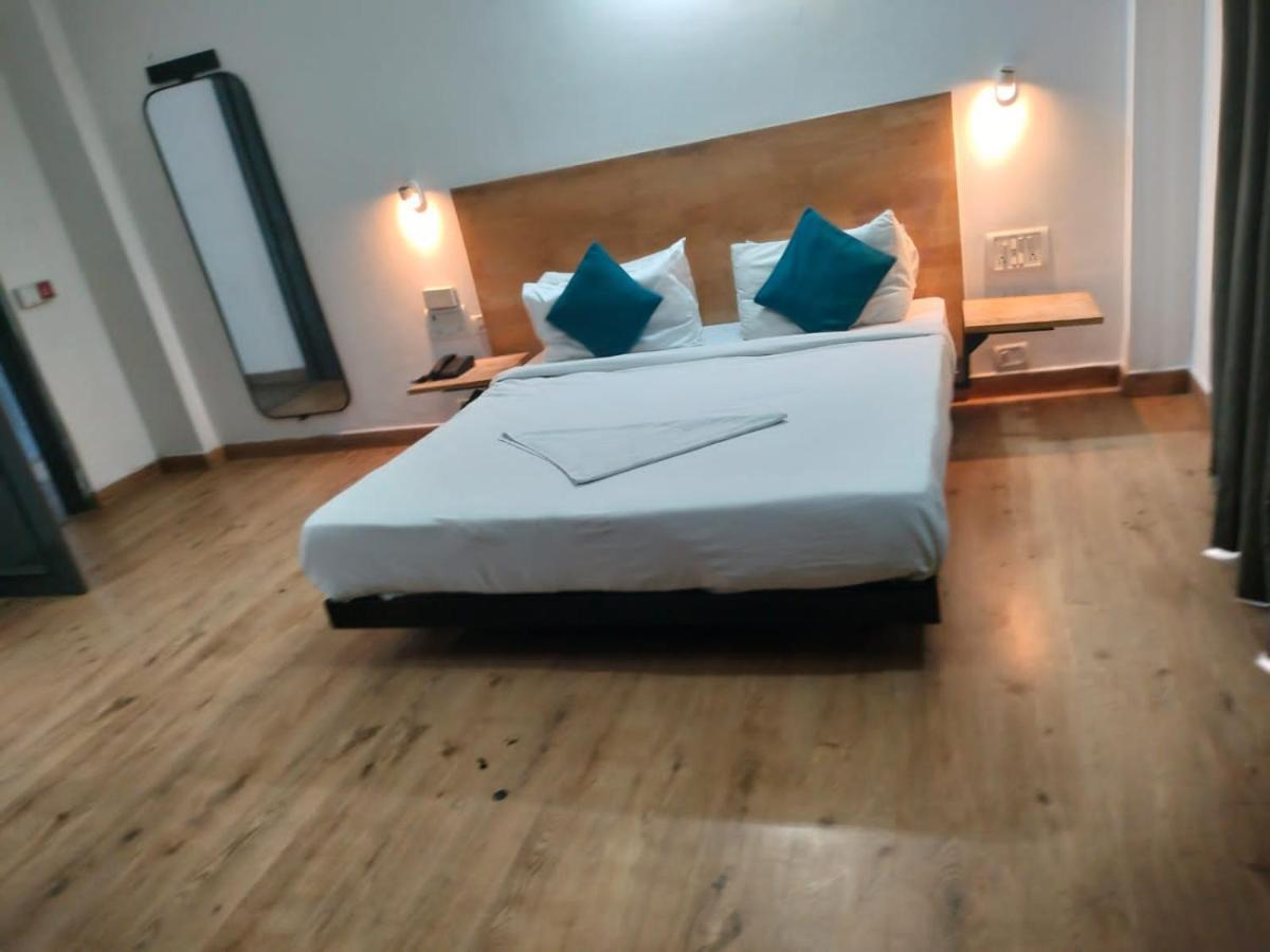 Divine Inn Couple Friendly Hotel Near Sector 51 Metro Station Noida Zewnętrze zdjęcie