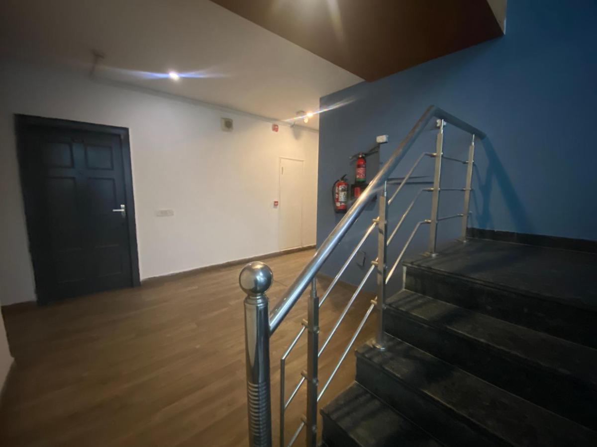 Divine Inn Couple Friendly Hotel Near Sector 51 Metro Station Noida Zewnętrze zdjęcie